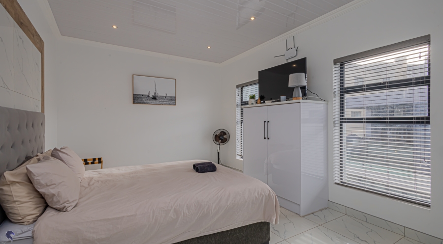 5 Bedroom Property for Sale in Calypso Beach Western Cape